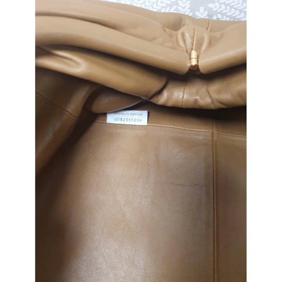 AUTH Bottega Veneta Camel Pouch Large Clutch Cloud Dumpling Calfskin Leather BV - Picture 8 of 8